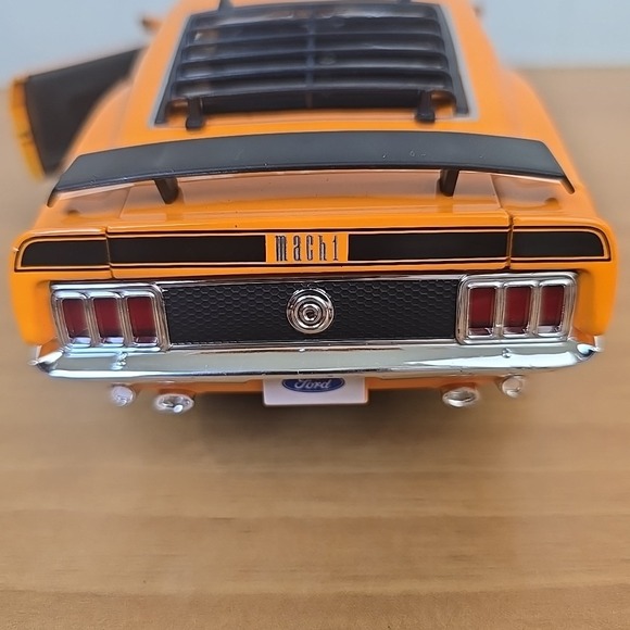 Maisto 1970 Ford Mustang Mach 1 Twister Special Diecast | Orange 1:18 Scale - Picture 7 of 13